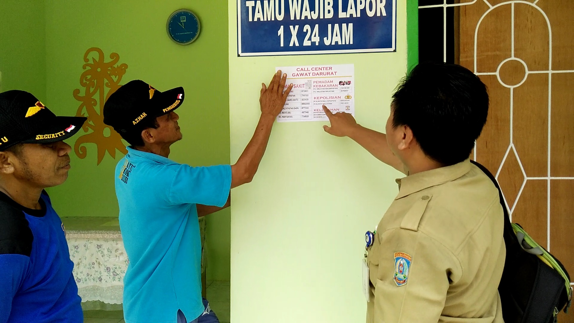 Pelayanan Cepat dengan Stiker Call Center Gawat Darurat